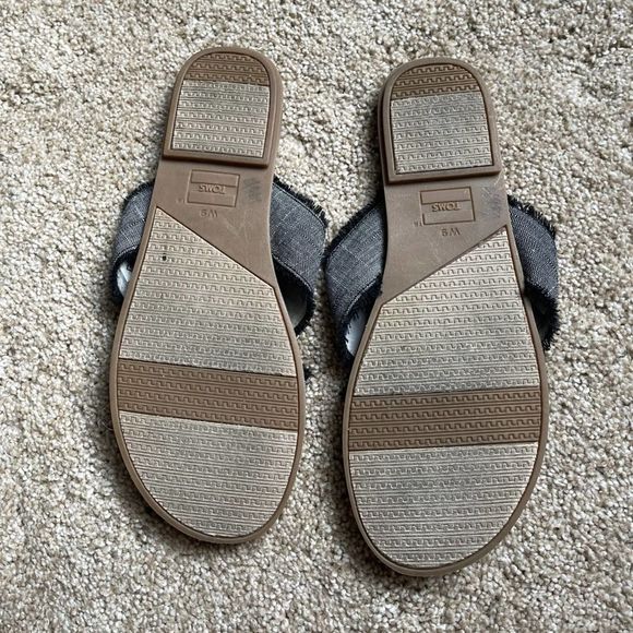 TOMS VIV Criss Cross Slides - Picture 5 of 8